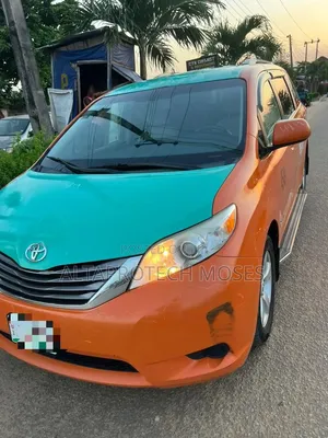 Toyota Sienna 2016 Maroon