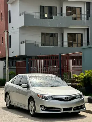 Toyota Camry SE Sport 4dr Sedan w/Prod. End 11/13 (2.5L 4cyl 6A) 2014