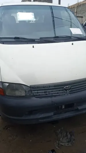 Toyota HiAce 2005 White