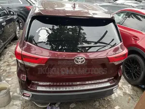 Toyota Highlander Limited Platinum 4dr SUV AWD (3.5L 6cyl 6A) 2015