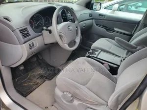 Toyota Sienna 2005 Silver