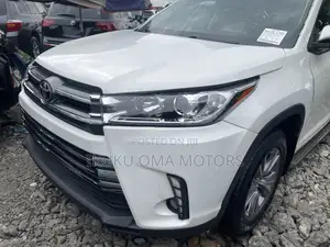 Toyota Highlander LE 4dr SUV AWD (3.5L 6cyl 6A) 2015 White