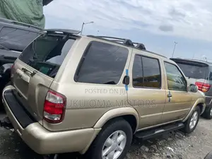 Nissan Pathfinder Automatic 2001 Gold