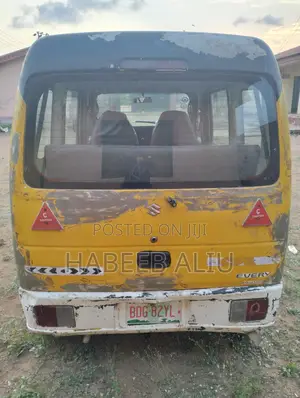 Suzuki APV Minibus 2010 Yellow