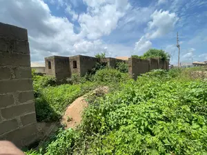 Urgent Distress Sale — 3 Bedroom Bungalow With 3 Shops in Ibadan
