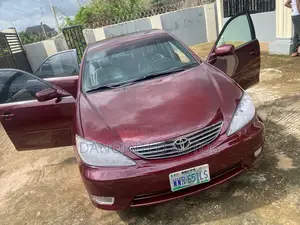Toyota Camry LE 4dr Sedan (2.4L 4cyl 5A) 2005 Red