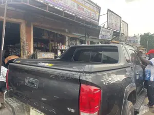 Rolling Booth Cover for Toyota Tacoma+06