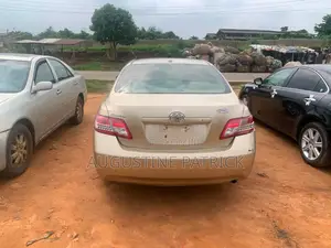 Toyota Camry 2011 Gold