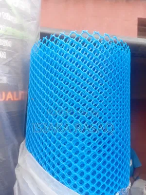 Plastic Mesh Also Known as Plastic Chicken Wire Used for Fencing