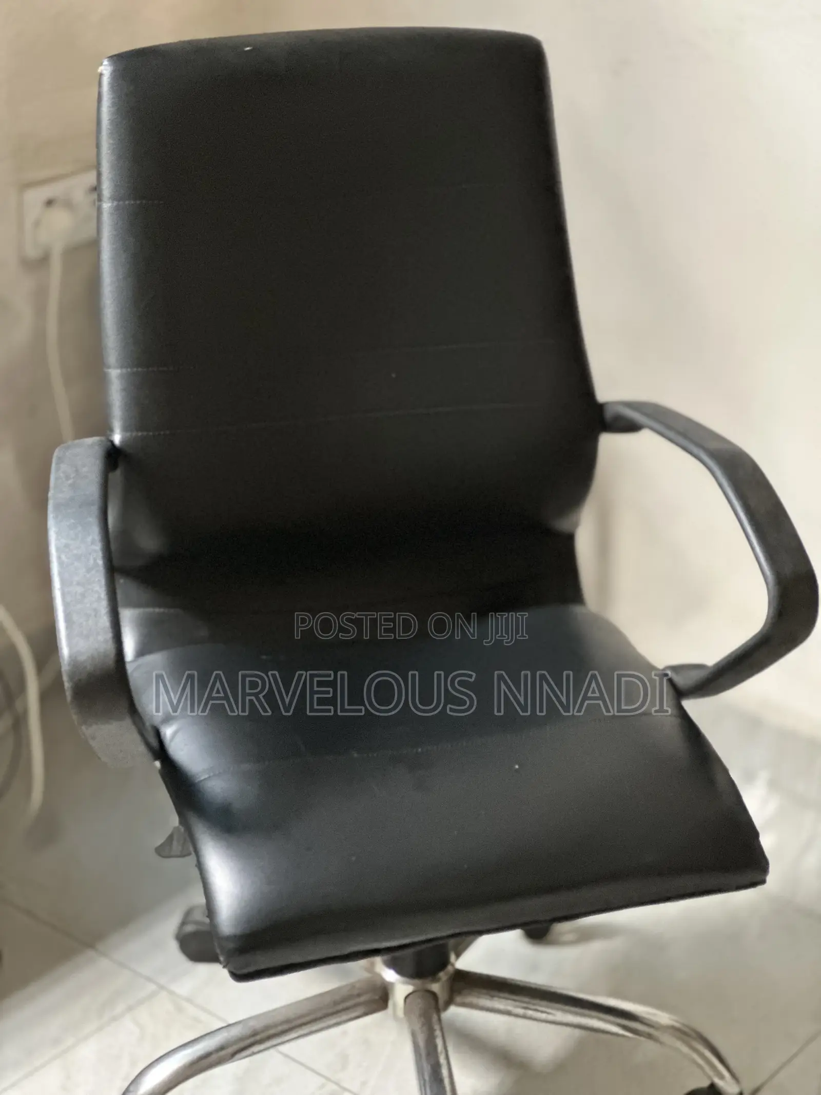 Black Solid Office Chair