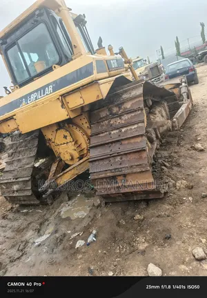 Clean D6h Bulldozer Cat