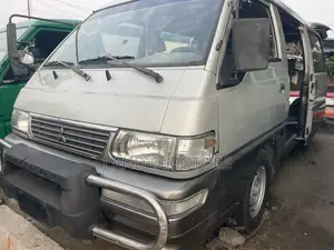 Mitsubishi L300 1999 White