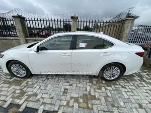 Lexus ES 350 FWD 2013 White