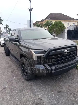 Toyota Tundra 2022 Black