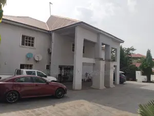 17bdrm House in Utako for sale