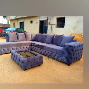 Luxury L-Shaped Chesterfield Sofa With Center Table