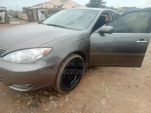 Toyota Camry 2005 Gray