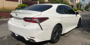 Toyota Camry 2018 White