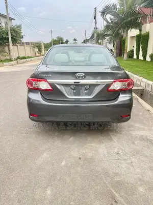 Toyota Corolla LE 4dr Sedan (1.8L 4cyl 4A) 2013 Gray