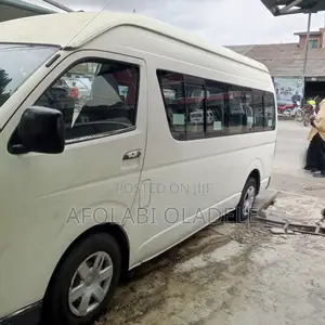 Toyota HiAce 2015 White