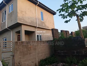 8bdrm Apartment in Habitation Avenue, Obafemi-Owode for sale