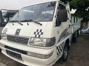 Mitsubishi L300 2000 White
