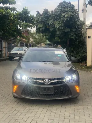 Toyota Camry SE w/Special Edition Pkg (2.5L 4cyl 6A) 2016 Gray
