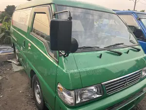 Mitsubishi L300 1999 Green