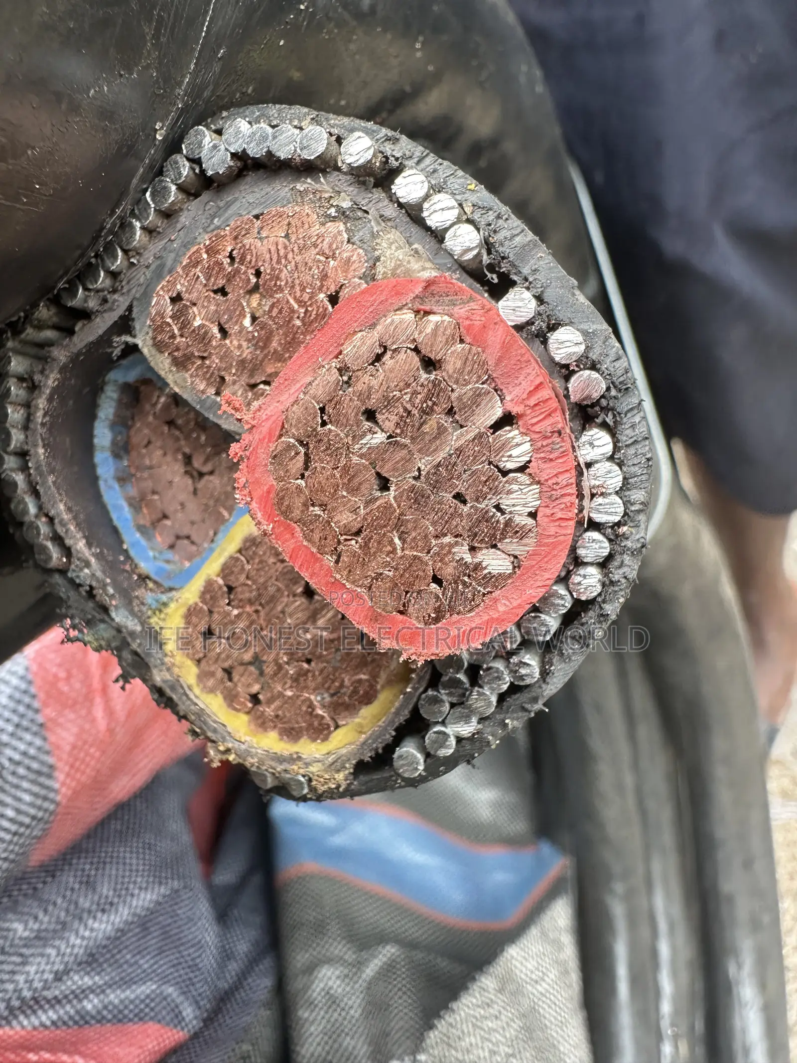 This Is 240mmx4core Armored Cable