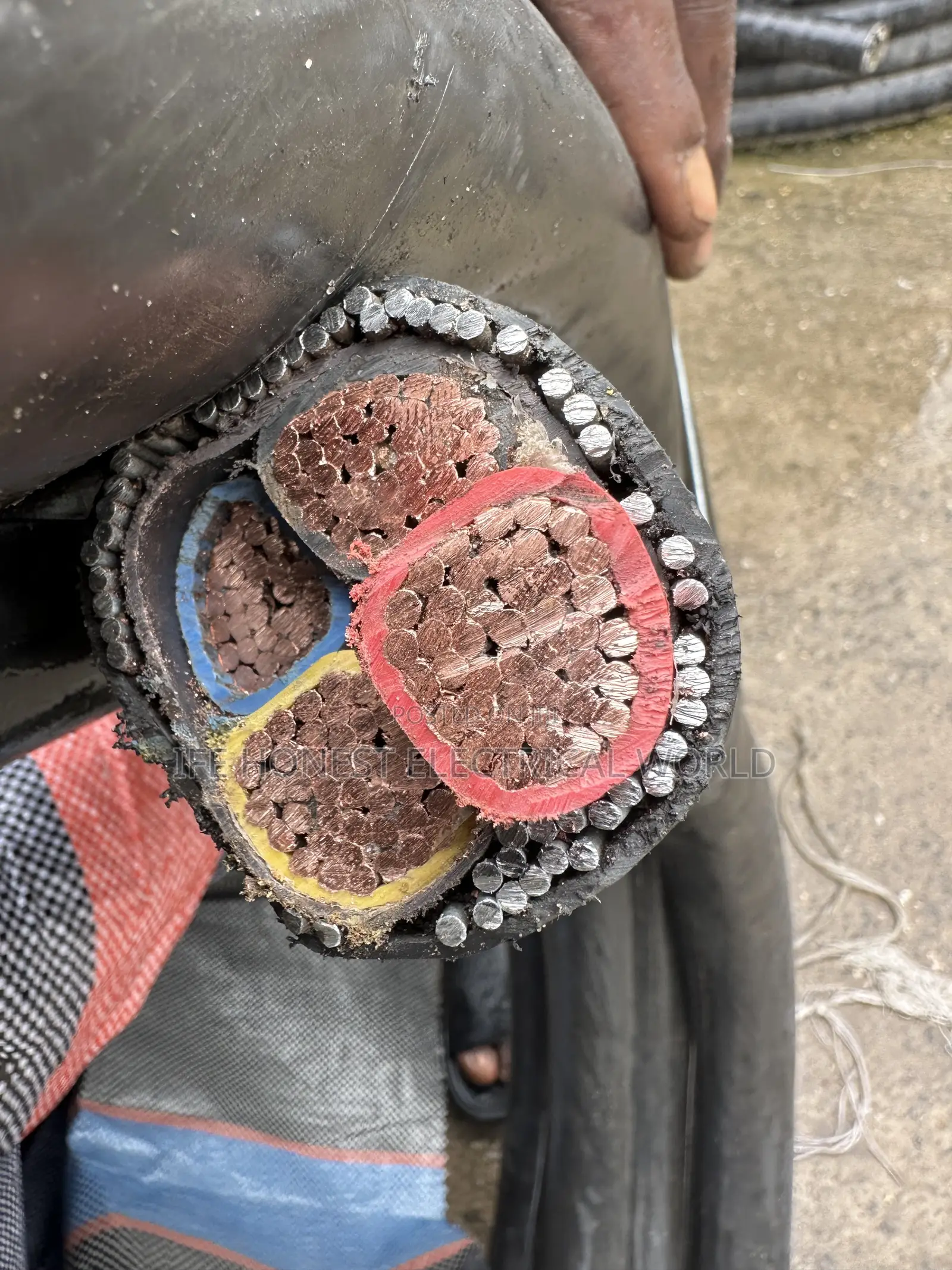 This Is 240mmx4core Armored Cable