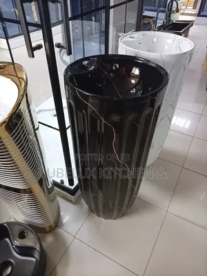 Black Marble Vein Fluted One-Piece Pedestal Washbasin