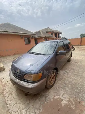 Toyota Sienna XLE 2002 Gray