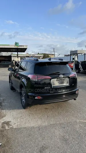 Toyota RAV4 LE 4dr SUV (2.5L 4cyl 6A) 2018 Black