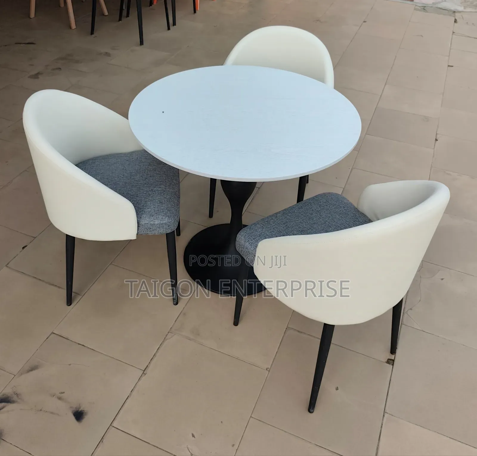 Classy Round Table