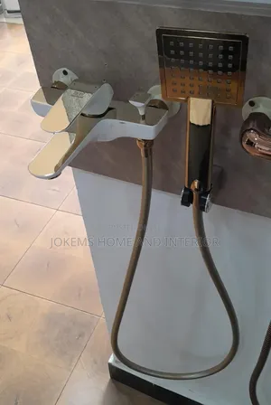 Chrome Wall-Mounted Bath Shower Mixer With Hand Shower
