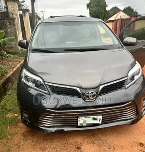 Toyota Sienna 2013 Black