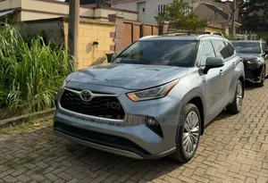 Toyota Highlander 2022 Blue