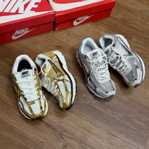 Original Nike Vomero 5 Sneakers