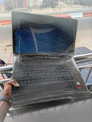 Laptop HP 17-3000 8GB AMD Ryzen SSD 128GB