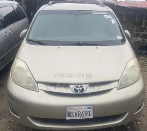 Toyota Sienna CE AWD 2006 Gold
