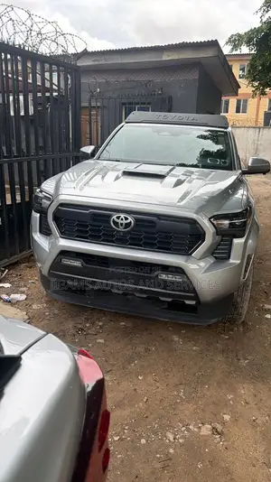 Toyota Tacoma SR5 Double Cab 5' Bed AT 2024 Brown