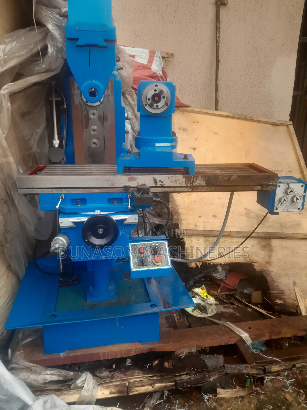 Universal Milling Machine