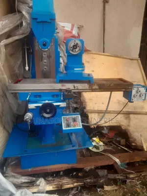 Universal Milling Machine