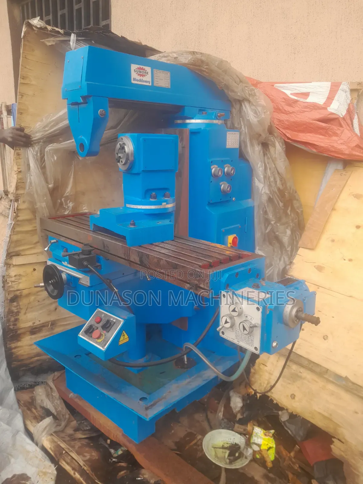 Universal Milling Machine