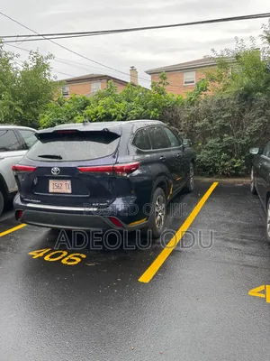 Toyota Highlander 2022 Blue