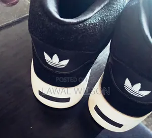 Adidas Sneakers