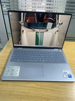Laptop Dell Inspiron 16 5640 8GB Intel Core 7 SSD 512GB