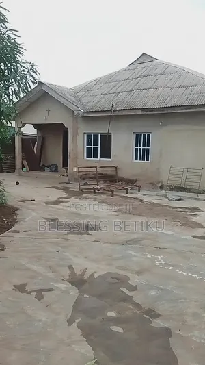 3bdrm Bungalow in Oluomo, Ado-Odo/Ota for sale
