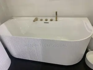 New Design of Free Standing Bathtub With Mixer Tap