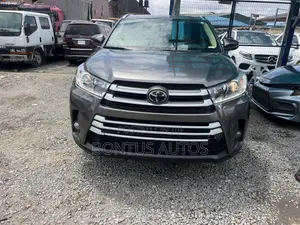 Toyota Highlander XLE 4x4 V6 (3.5L 6cyl 8A) 2018 Gray